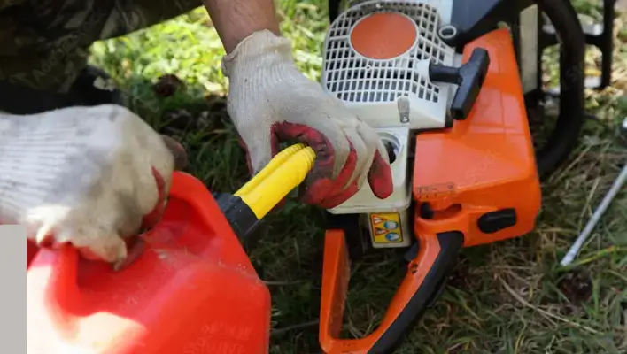 How to Mix Chainsaw Gas